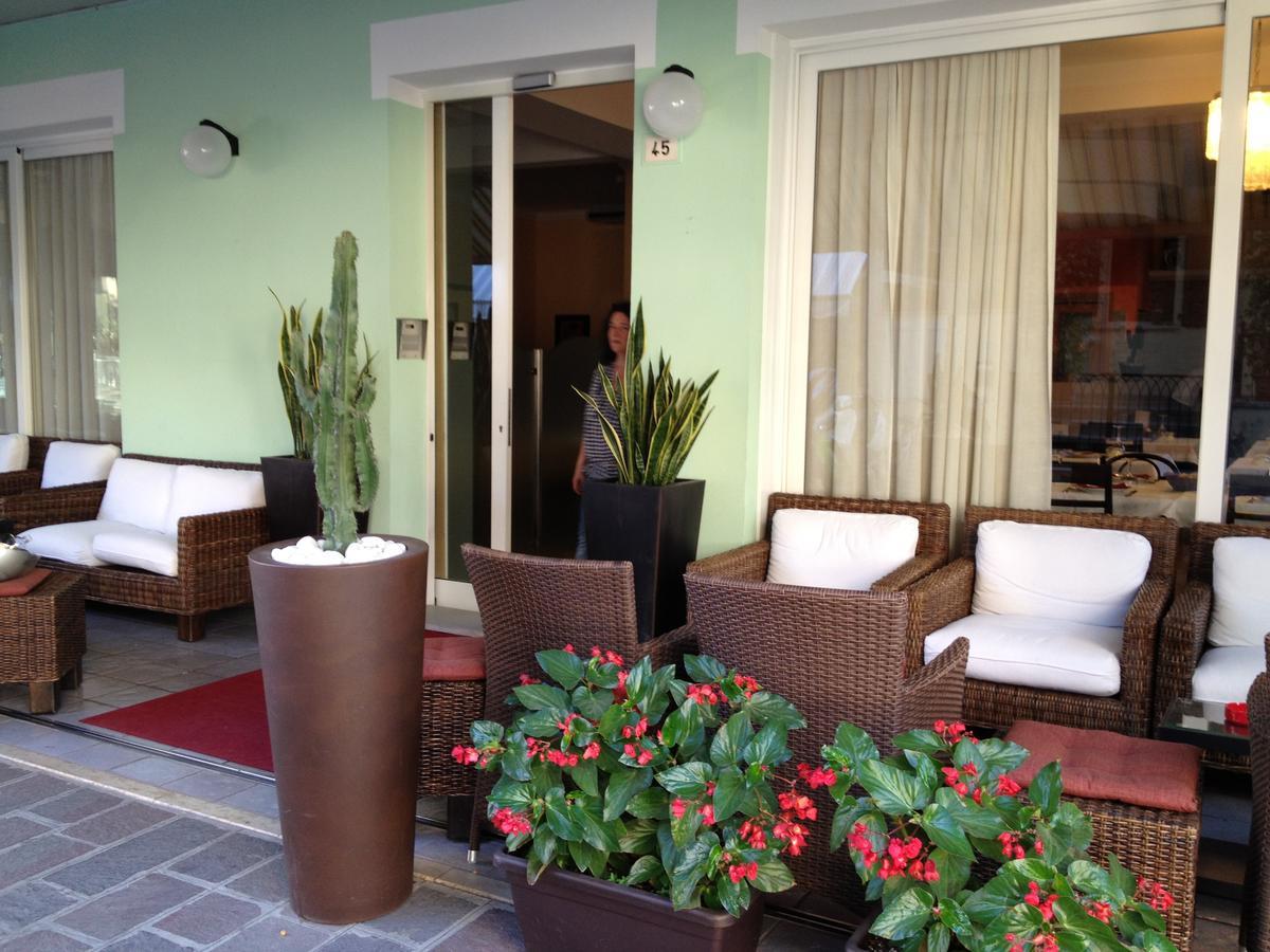 Hotel Ferrara Cattolica Exterior photo